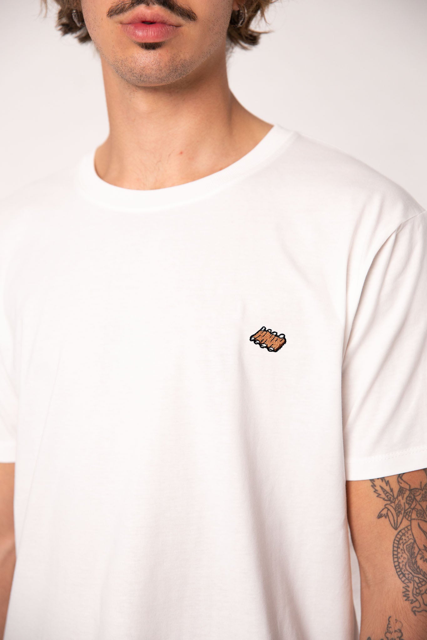 Rippchen  | Besticktes Männer Bio Baumwoll T-Shirt