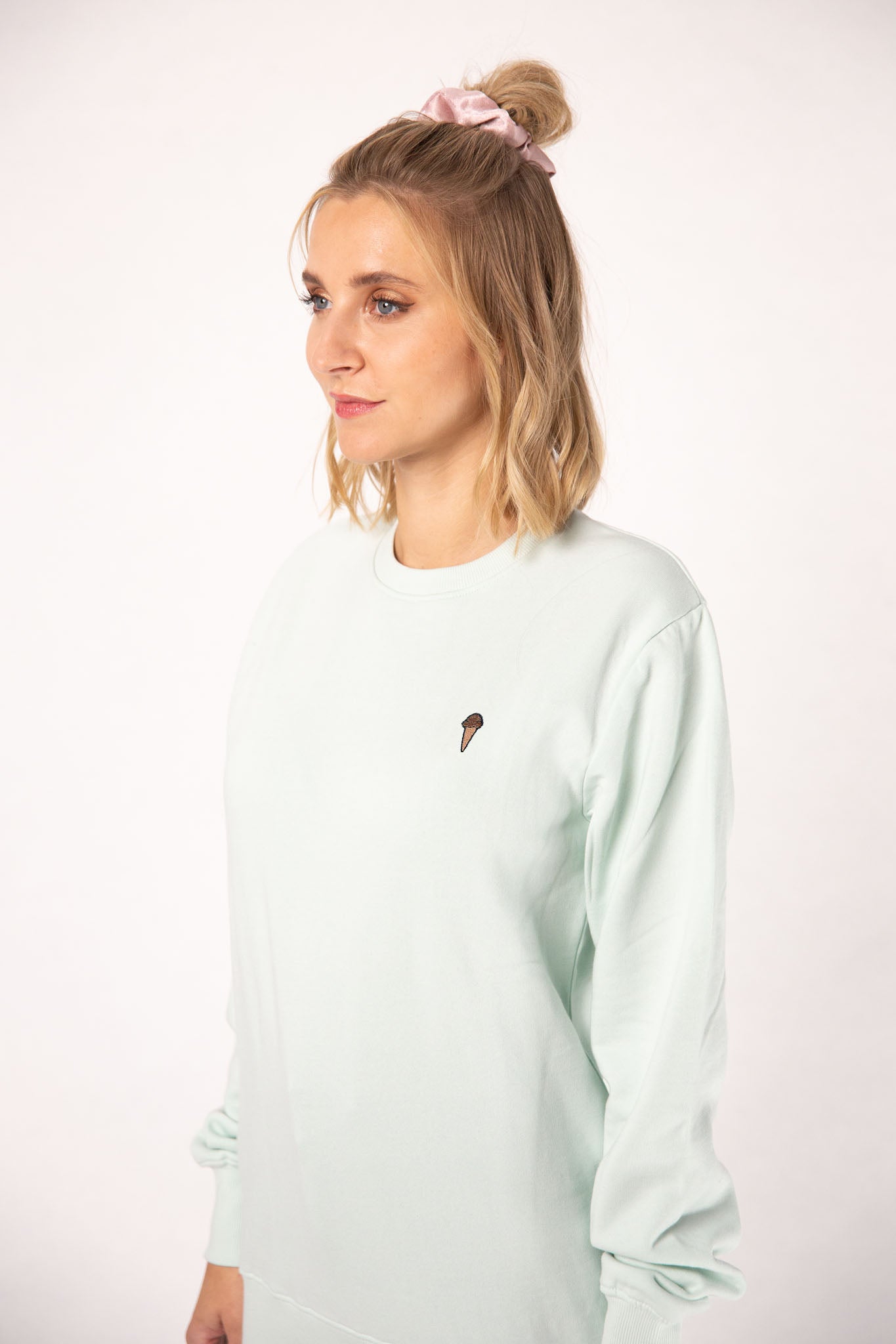 Eis | Bestickter Bio-Baumwoll Frauen Pullover